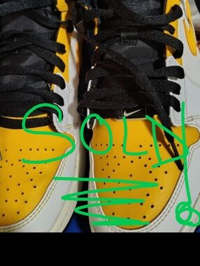 😎🔥🔥MENS JORDAN SNEAKERS-- Black, White,& Mustard M- 9.5 W- 11